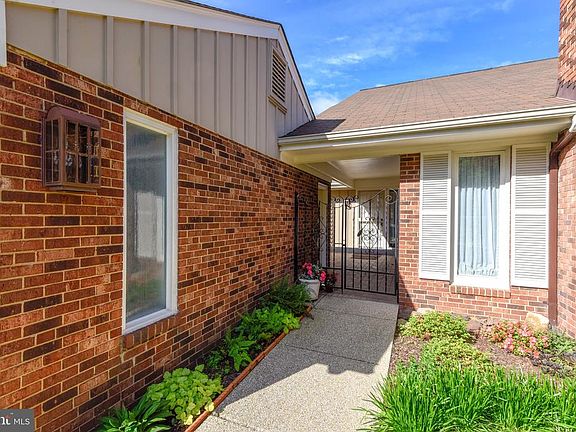 3rd image of 2824 Oakton Manor Ct