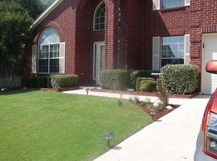 215 Quail Meadows Ln, Arlington, TX 76002