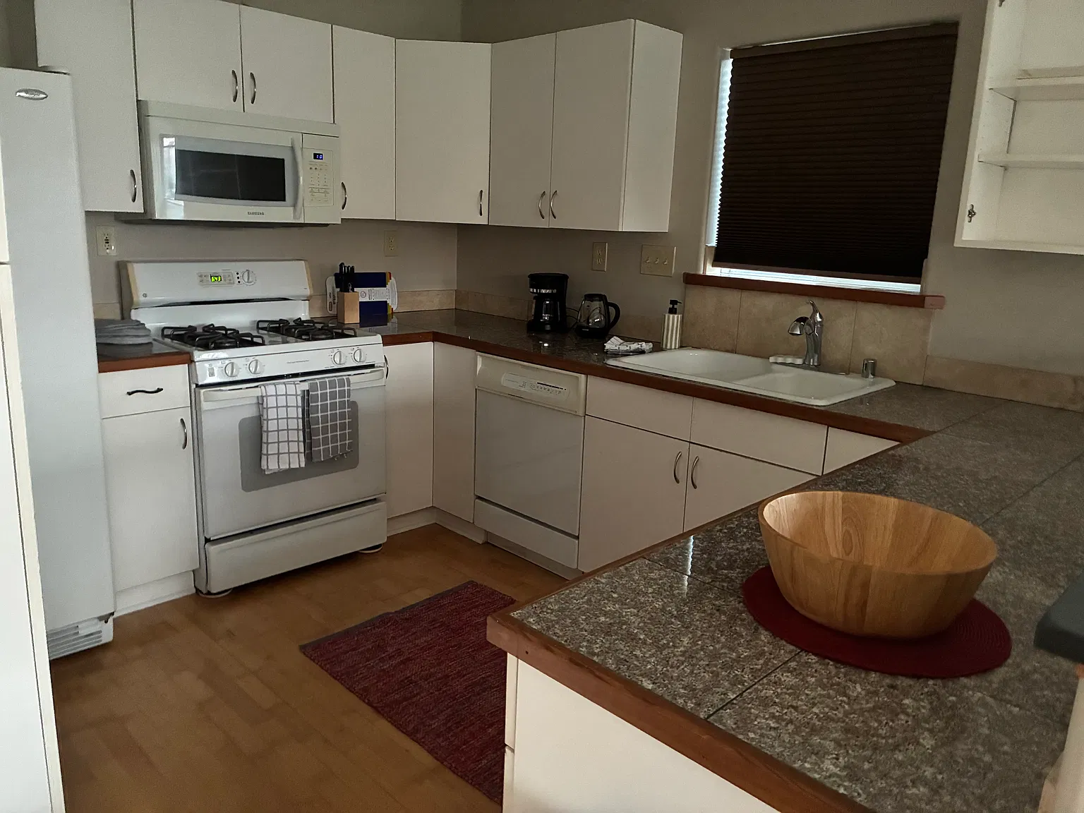 2 bed, 1.5 bath, 1000 sqft, $3,000 — Photo 2