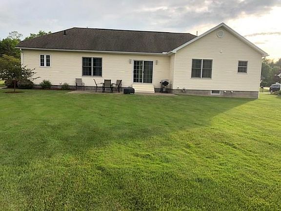 3rd image of 8845 Honeysuckle Dr