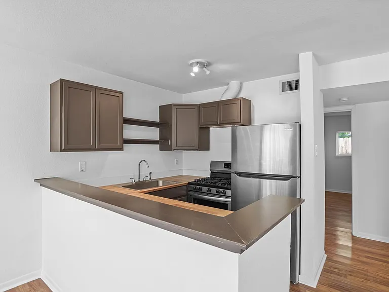 1408 Hughes St #15 — Photo 1