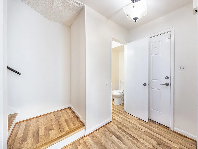 2232 Southgate Sq — Photo 15