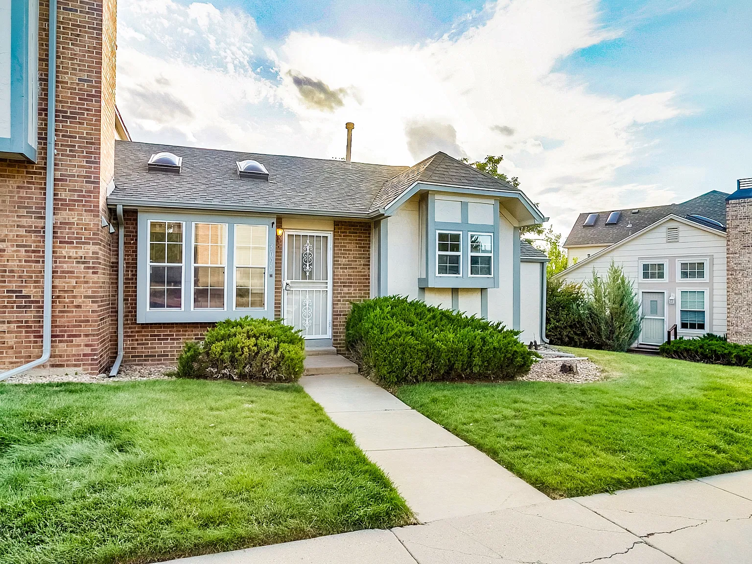 3 bed, 1.5 bath, 1300 sqft, $2,550 — Photo 1