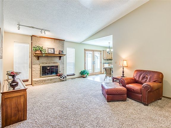 Look at the size of the living room. It opens to the dining/kitchen area. New carpet, fresh paint, n