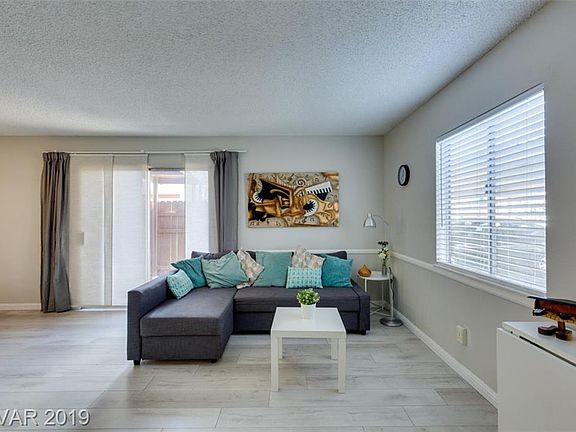 4th image of 3677 Villa Knolls East Dr