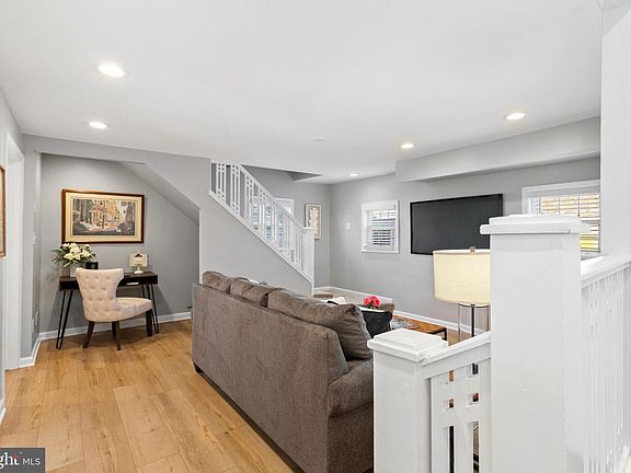 5th image of 6 E Albertson Ave