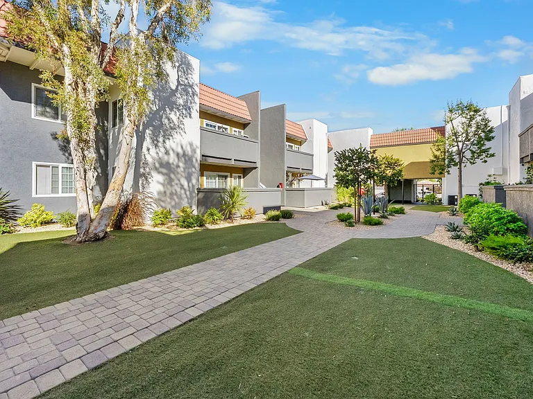 Solara Apartment Homes — Photo 40