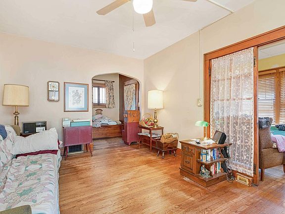 5th image of 1036 W 17th St