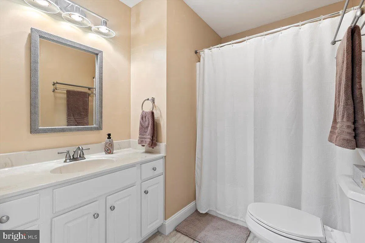 2 bed, 1019 sqft, $2,100 — Photo 2