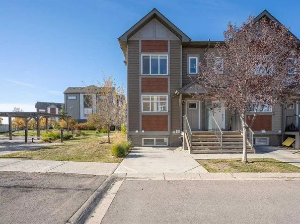 203 W Copperstone Park SE, Calgary, AB T2Z 5E4