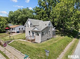 3104 Fairview St, Davenport, IA 52804
