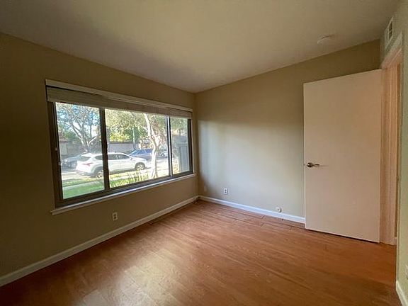 5th image of 866 Beaver Creek Way