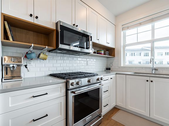 2nd image of 107-27735 Roundhouse Dr #107