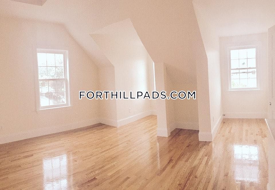 2nd image of 130 Roxbury St #1AB