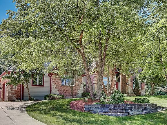 2nd image of N11W29888 Saint James Way