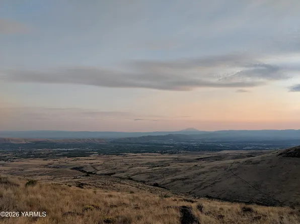 Nna Chapman Rd, Yakima, WA 98901