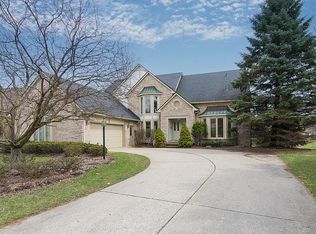 3317 Rocky Crest Dr, Rochester Hills, MI 48306