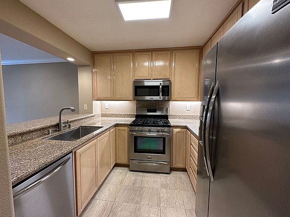 3rd image of 425 Por La Mar Cir