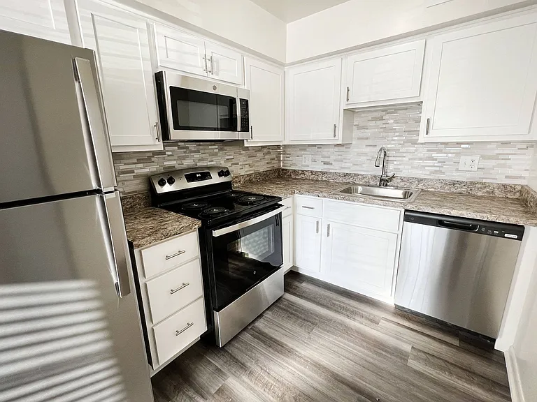 Walnut Creek Townhomes — Photo 31
