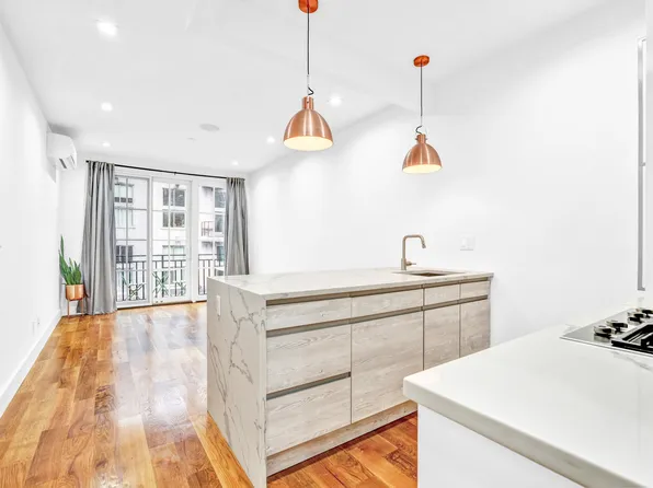 89 Montrose Avenue image 3 of 10