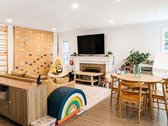 3rd image of 1784 Hempstead Pl