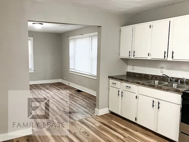 2304 E Prairie St — Photo 5