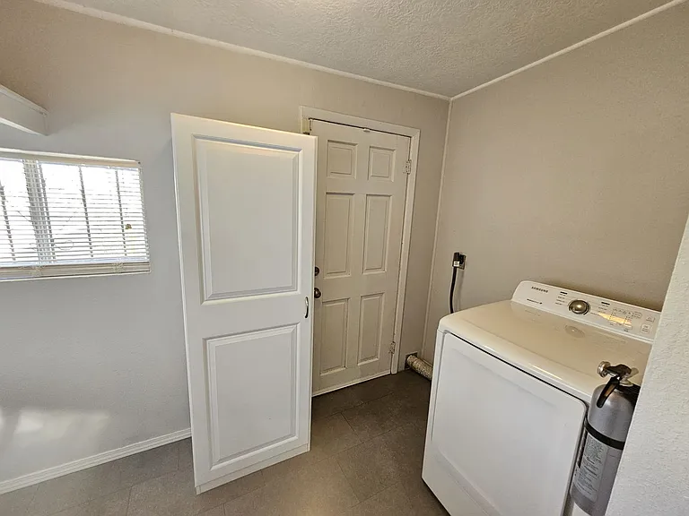 317 Hazeldine Ave SW — Photo 19