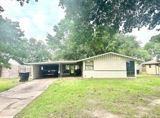 520 N 28th St, Nederland, TX 77627
