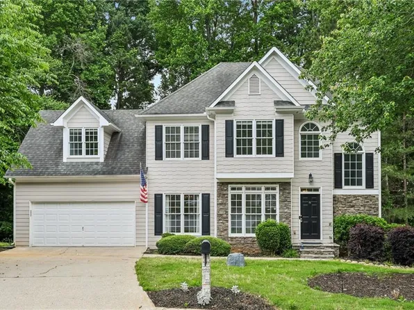 6367 Spring Lake Dr, Flowery Branch, GA 30542