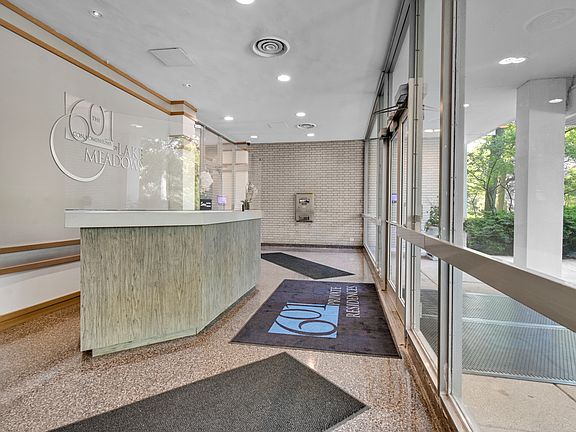 4th image of 601 E 32nd St APT 403