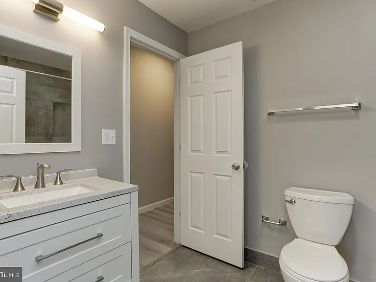 400 Highland Ave #402 — Photo 13