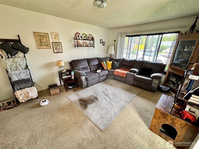 3rd image of 202 SE 157th Avenue