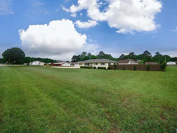 3 bed, 1600 sqft, $1,800 — Photo 4