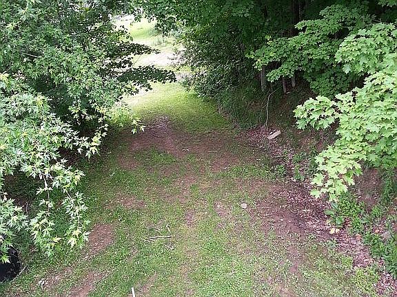 passage to side yard