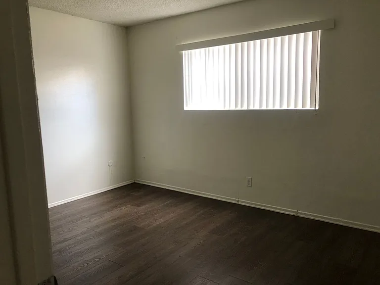 508 S Victoria Ave — Photo 13