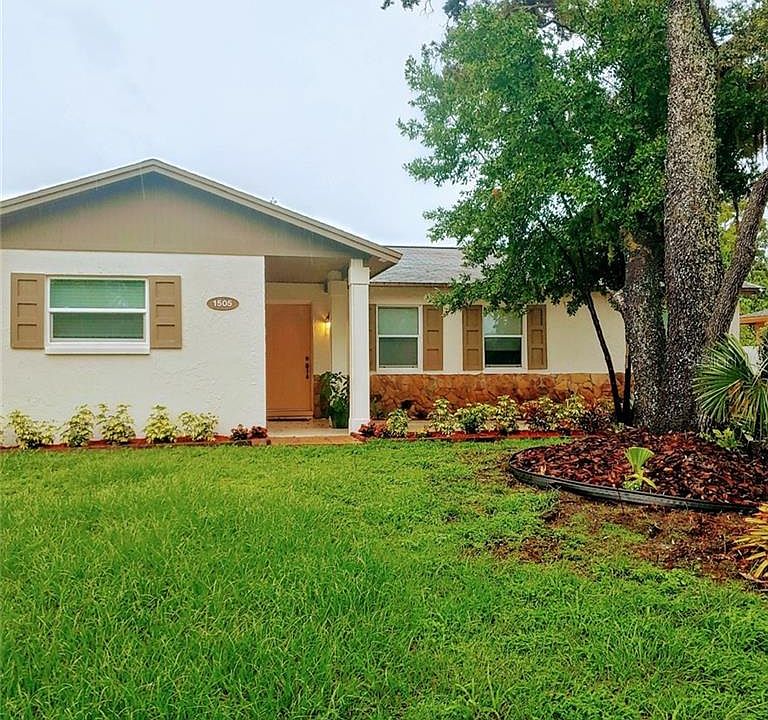 1st image of 1505 Oak Village Dr