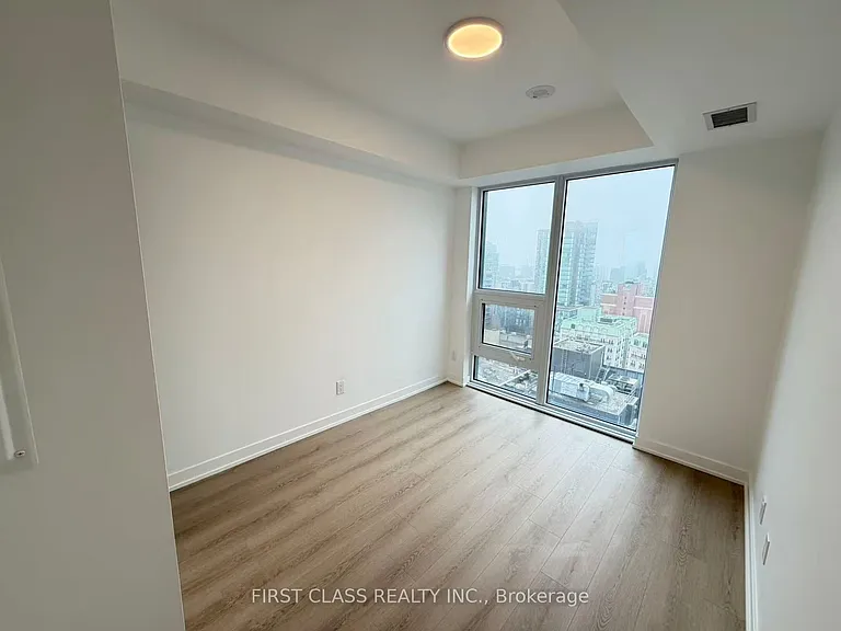 100 Queen St E #2209 — Photo 4