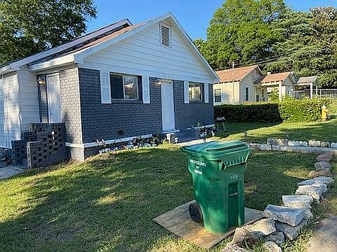 2nd image of 815 Newberg Ave