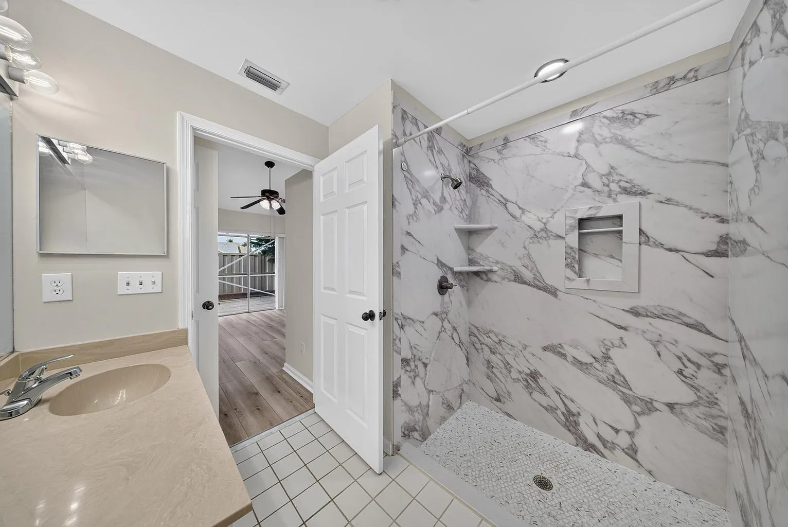 3 bed, 1359 sqft, $3,200 — Photo 4