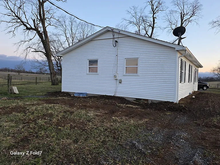 2705 Scotts Ferry Rd E — Photo 9