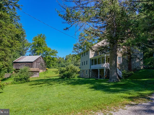 988 Kratz Rd, Glen Rock, PA 17327