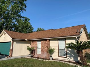 1594 Mountain Lake Dr E, Jacksonville, FL 32221