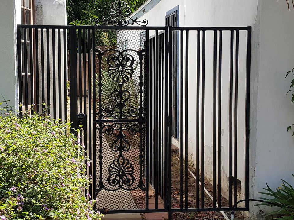 Entrance gate