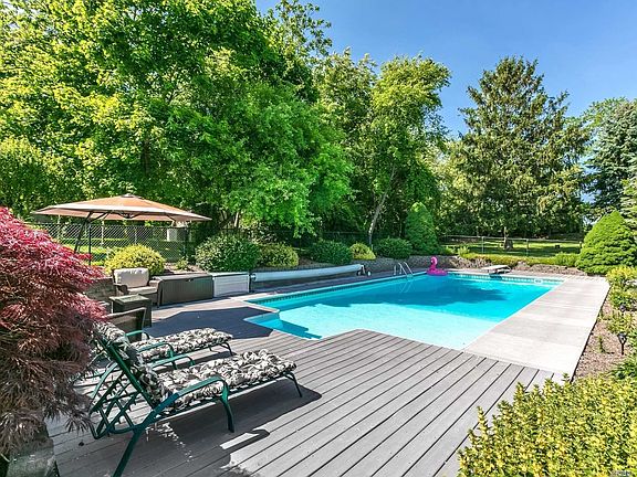 5th image of 1560 Bridge Ln