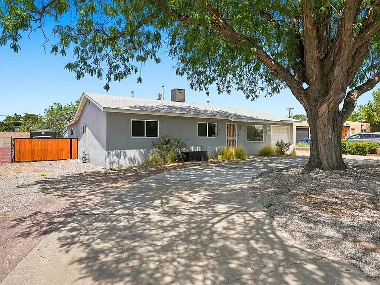 3707 Comanche Rd NE — Photo 4