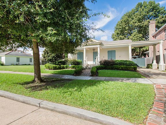 Charming Old Metairie home