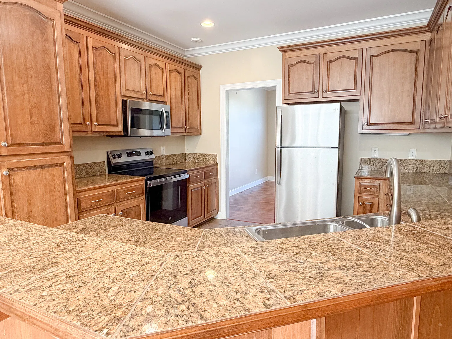 4 bed, 2.5 bath, 2643 sqft, $2,850 — Photo 4