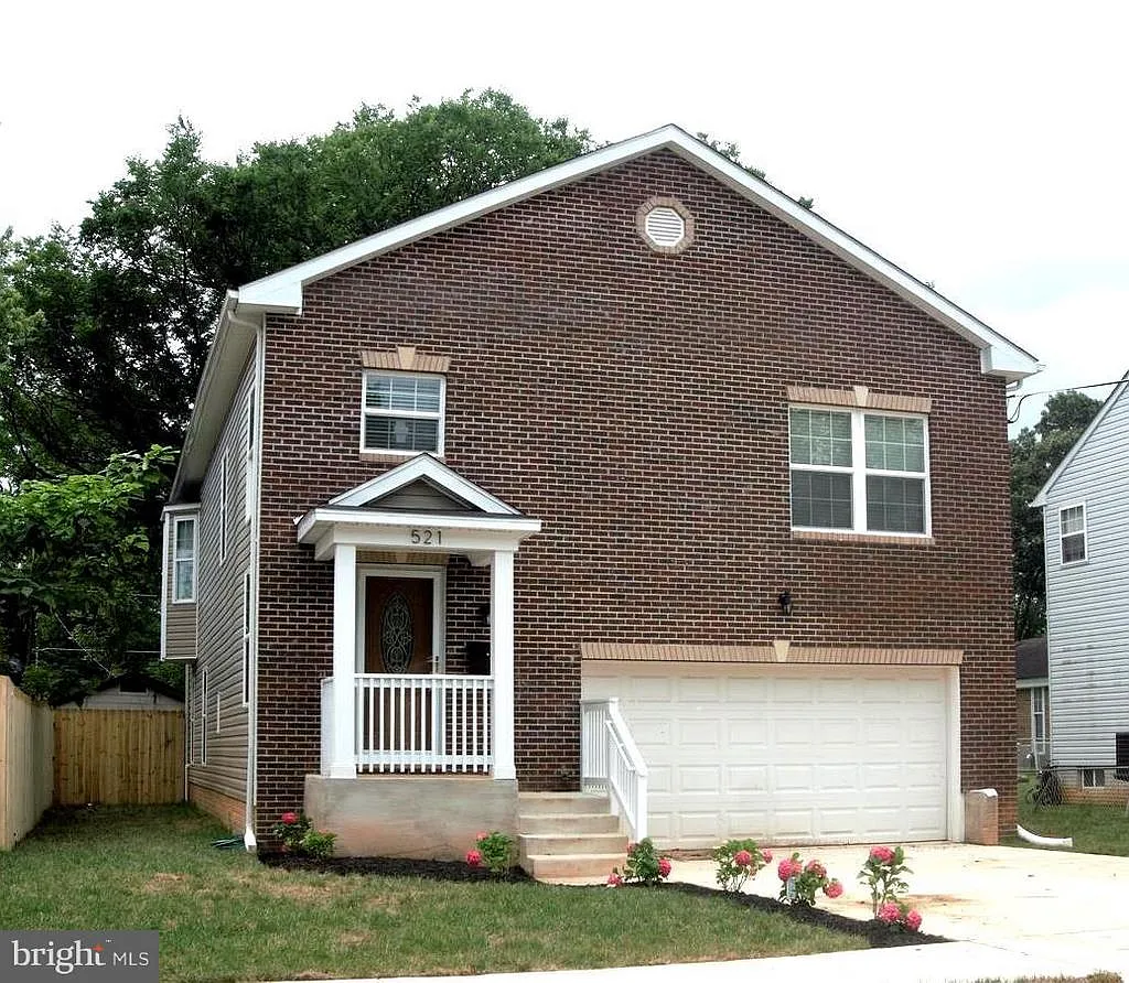 521 68th Pl photo 1