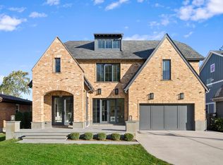 239 E Oneida Ave, Elmhurst, IL 60126