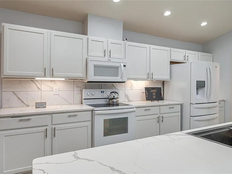 501 Interlock St — Photo 19